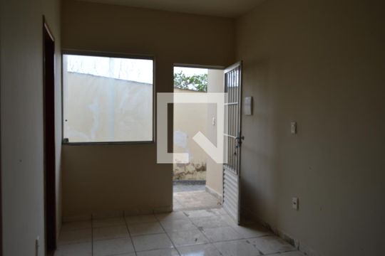 Sala de casa de condomínio à venda com 3 quartos, 63m² em Colonial, Contagem