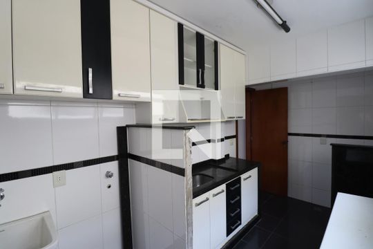 Cozinha e Área de Serviço de apartamento para alugar com 2 quartos, 90m² em Nova Cidade, São Gonçalo