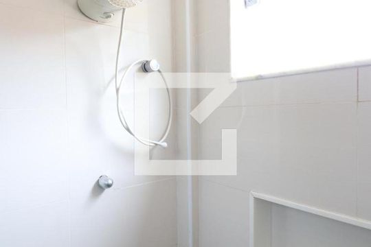 Banheiro de apartamento para alugar com 2 quartos, 90m² em Nova Cidade, São Gonçalo