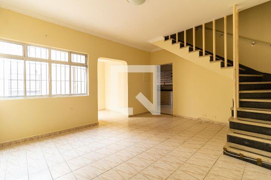 Casa para alugar com 3 quartos, 210m² em Vila Gumercindo, São Paulo