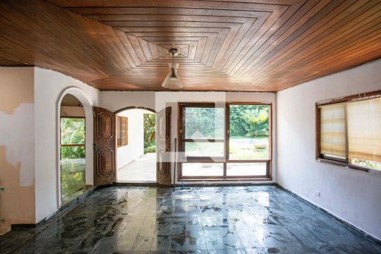 Sala de TV de casa para alugar com 3 quartos, 800m² em Eldorado, Diadema