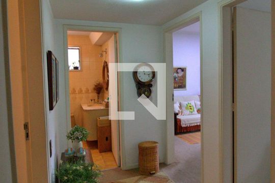 Corredor  de apartamento à venda com 3 quartos, 144m² em Real Parque, São Paulo