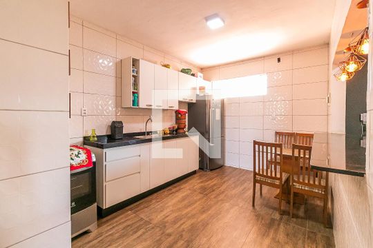Cozinha de casa à venda com 3 quartos, 150m² em Céu Azul, Belo Horizonte