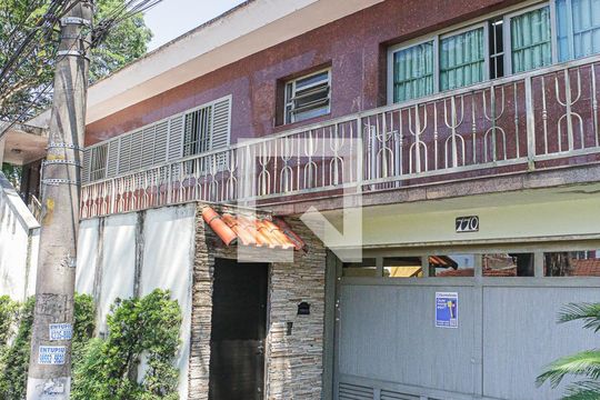 Fachada de casa à venda com 3 quartos, 247m² em Campestre, Santo André