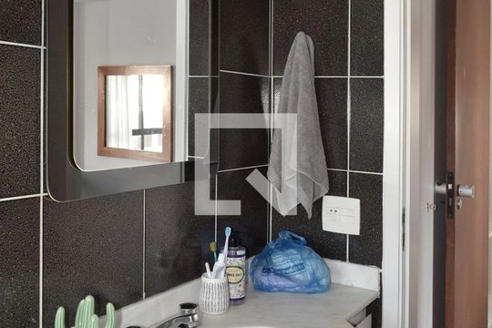 Banheiro de apartamento para alugar com 1 quarto, 47m² em Sumarezinho, São Paulo