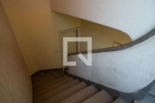 Área comum - Escadaria de apartamento para alugar com 1 quarto, 70m² em Centro Histórico de São Paulo, São Paulo