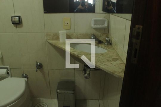 Banheiro da Suíte 1 de casa à venda com 4 quartos, 500m² em Jardim Prudência, São Paulo
