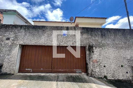 Fachada de casa à venda com 4 quartos, 380m² em Alvorada, Contagem