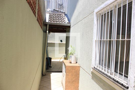 Corredor do Quintal de casa à venda com 3 quartos, 199m² em Jardim Aliança, Guarulhos