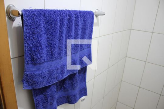 Banheiro de apartamento para alugar com 2 quartos, 70m² em Setor Negrão de Lima, Goiânia