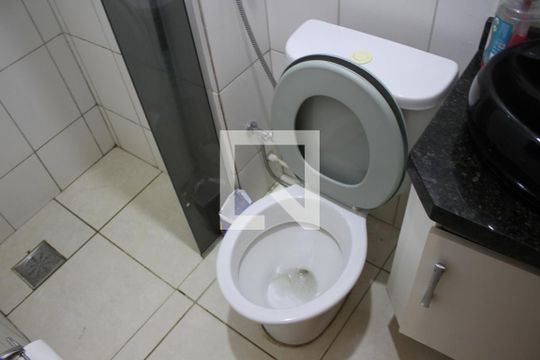 Banheiro de apartamento para alugar com 2 quartos, 70m² em Setor Negrão de Lima, Goiânia