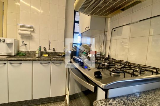 Cozinha de apartamento à venda com 4 quartos, 139m² em Gutierrez, Belo Horizonte