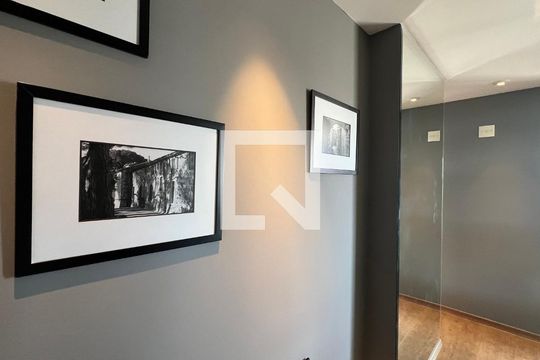Entrada  de apartamento à venda com 2 quartos, 60m² em Pinheiros, São Paulo