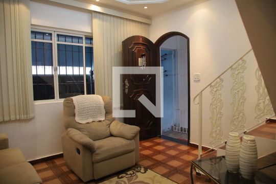 Casa para alugar com 3 quartos, 380m² em Santo Antônio, Osasco