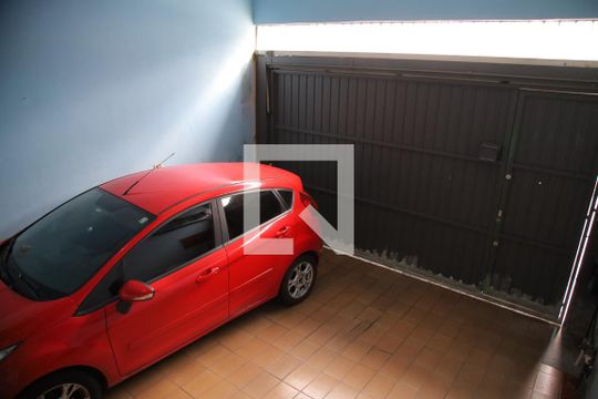 Garagem de casa para alugar com 3 quartos, 380m² em Santo Antônio, Osasco