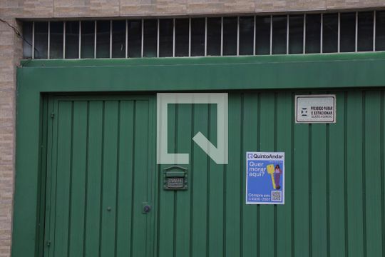 Fachada de casa para alugar com 3 quartos, 380m² em Santo Antônio, Osasco