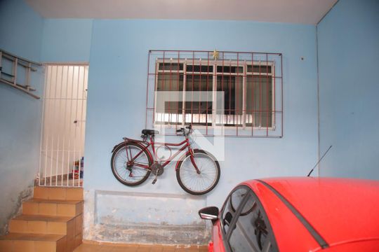 Garagem de casa para alugar com 3 quartos, 380m² em Santo Antônio, Osasco