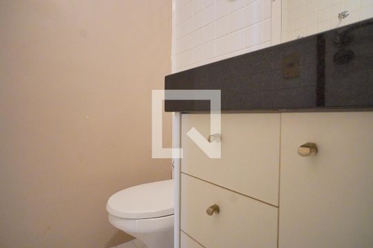 Banheiro da Suíte de apartamento para alugar com 3 quartos, 86m² em Trindade, Florianópolis