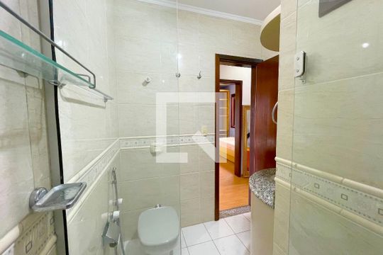 Banheiro de casa à venda com 3 quartos, 180m² em Vila Ipiranga, Porto Alegre