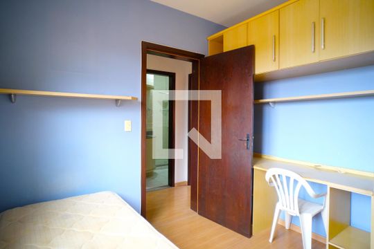 Quarto 2 de casa à venda com 3 quartos, 180m² em Vila Ipiranga, Porto Alegre