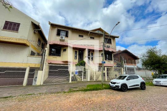 Fachada de casa à venda com 3 quartos, 180m² em Vila Ipiranga, Porto Alegre