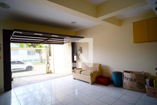 Garagem de casa à venda com 3 quartos, 180m² em Vila Ipiranga, Porto Alegre