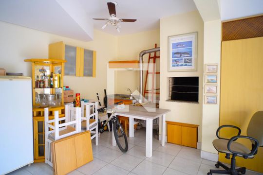 Garagem de casa à venda com 3 quartos, 180m² em Vila Ipiranga, Porto Alegre
