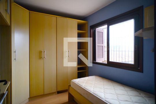Quarto 2 de casa à venda com 3 quartos, 180m² em Vila Ipiranga, Porto Alegre