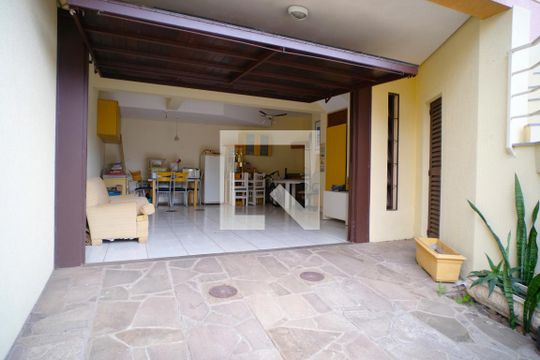 Garagem de casa à venda com 3 quartos, 180m² em Vila Ipiranga, Porto Alegre