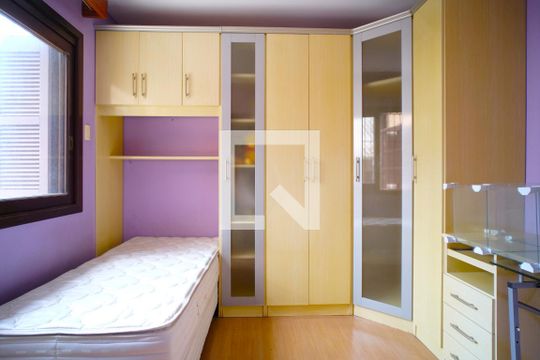Quarto 1 de casa à venda com 3 quartos, 180m² em Vila Ipiranga, Porto Alegre