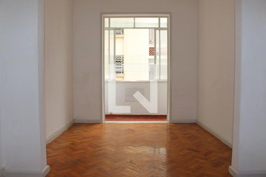 Kitnet/Studio para alugar com 1 quarto, 30m² em Centro, Rio de Janeiro