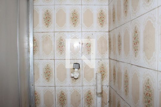 Banheiro de kitnet/studio para alugar com 1 quarto, 30m² em Centro, Rio de Janeiro