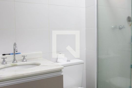 Banheiro da Suite de apartamento à venda com 2 quartos, 64m² em Campestre, Santo André
