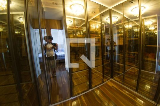 Closet da suíte 2 de apartamento à venda com 2 quartos, 171m² em Jardim Arpoador, São Paulo
