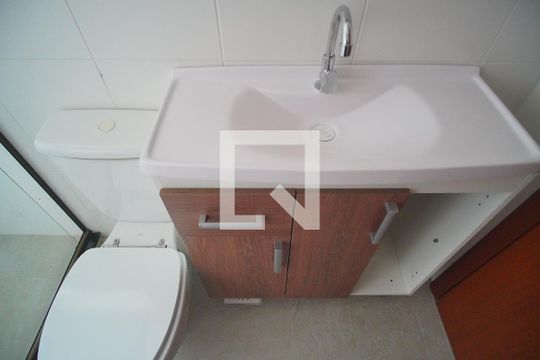 Detalhe do banheiro de kitnet/studio para alugar com 1 quarto, 27m² em Pátria Nova, Novo Hamburgo