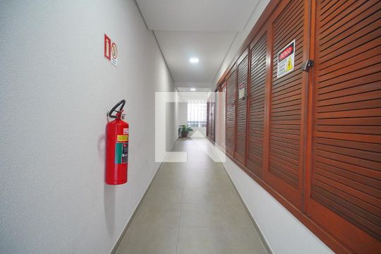 Hall de entrada de kitnet/studio para alugar com 1 quarto, 27m² em Pátria Nova, Novo Hamburgo
