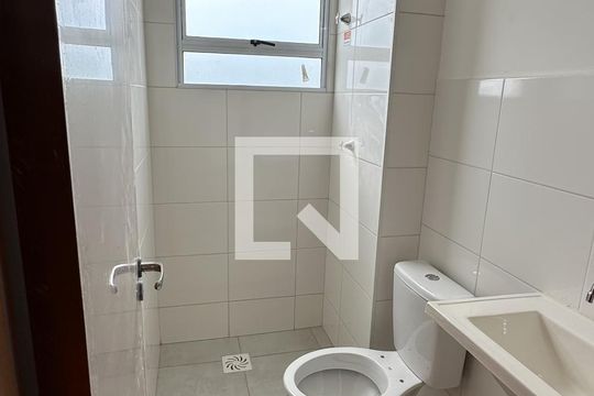 Banheiro de apartamento para alugar com 2 quartos, 58m² em Jardim Nova Esperanca, Goiânia
