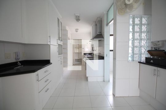 Cozinha de apartamento à venda com 4 quartos, 205m² em Vila Mariana, São Paulo