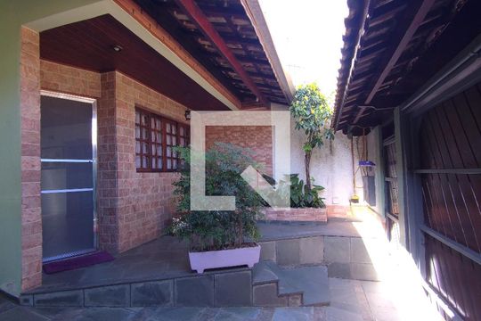 Quintal de casa à venda com 3 quartos, 190m² em Vila Galvão, Guarulhos