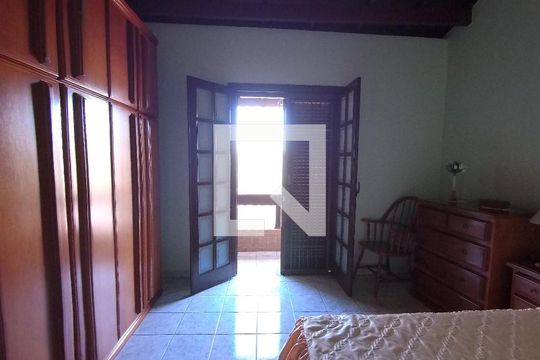 Suíte de casa à venda com 3 quartos, 190m² em Vila Galvão, Guarulhos