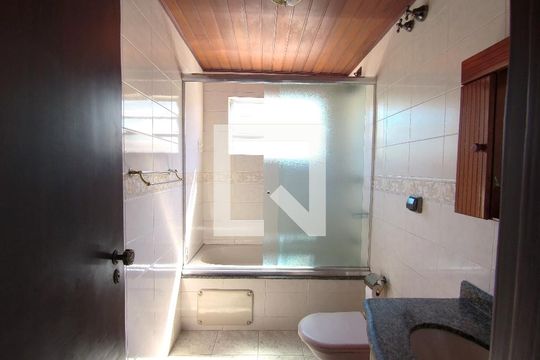 Banheiro da Suíte de casa à venda com 3 quartos, 190m² em Vila Galvão, Guarulhos