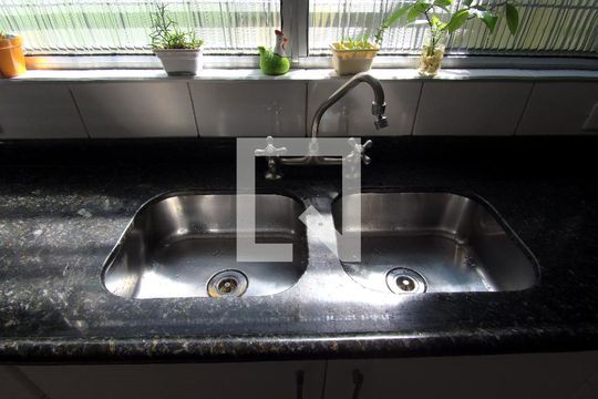 Cozinha de casa à venda com 3 quartos, 190m² em Vila Galvão, Guarulhos