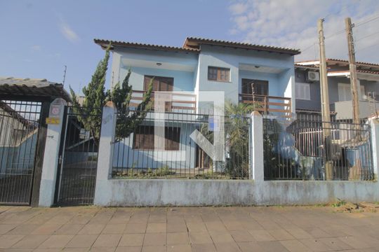 Fachada de casa à venda com 4 quartos, 300m² em Centro, Canoas