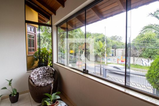 Sala de casa à venda com 4 quartos, 300m² em Sarandi, Porto Alegre