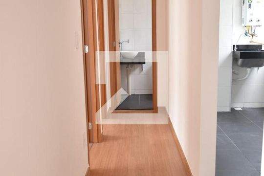Corredor de apartamento para alugar com 2 quartos, 54m² em Inhoaíba, Rio de Janeiro