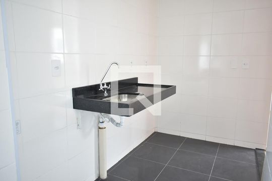Cozinha de apartamento para alugar com 2 quartos, 54m² em Inhoaíba, Rio de Janeiro