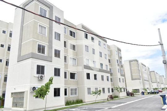 Fachada do bloco de apartamento para alugar com 2 quartos, 54m² em Inhoaíba, Rio de Janeiro
