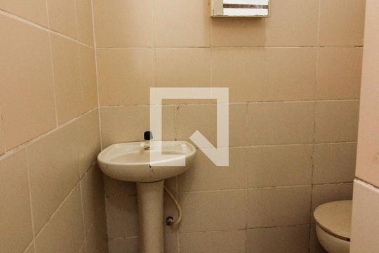 Banheiro de apartamento para alugar com 1 quarto, 38m² em Menino Deus, Porto Alegre