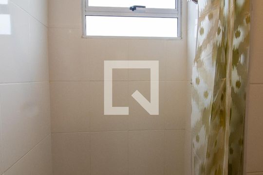 Banheiro de apartamento à venda com 2 quartos, 44m² em Jardim Itu-sabará, Porto Alegre