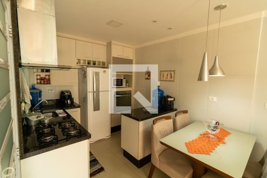 Cozinha de casa de condomínio para alugar com 2 quartos, 79m² em Vila Ré, São Paulo